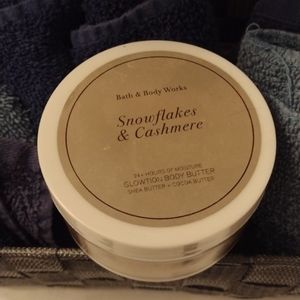 NEW Bath & Body Works Snowflakes & Cashmere Glowtion Body Butter
